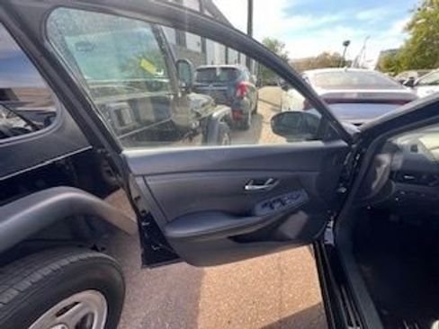 Used 2025 Nissan Sentra SV image 8