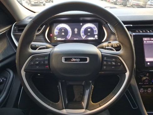 Used 2022 Jeep Grand Cherokee L Laredo w/ Luxury Tech Group I AWD/4WD image 8