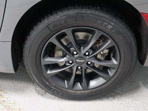 Used 2020 Chrysler Pacifica Touring-L w/ Advanced Safetytec Group image 19