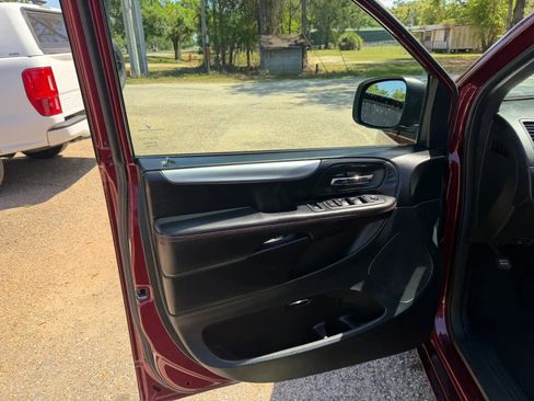 Used 2019 Dodge Grand Caravan GT image 14