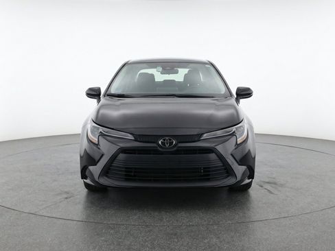 Used 2025 Toyota Corolla LE FWD image 2