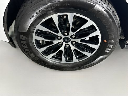 Used 2025 Ford Expedition Max Platinum image 11