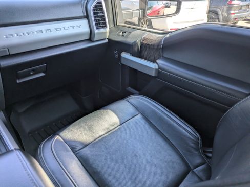 Used 2019 Ford F250 Lariat w/ Lariat Value Package image 10