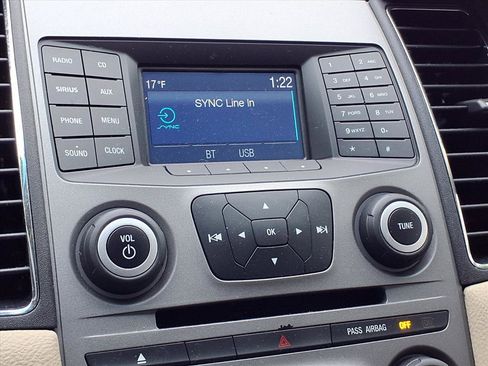 Used 2017 Ford Taurus SE image 9