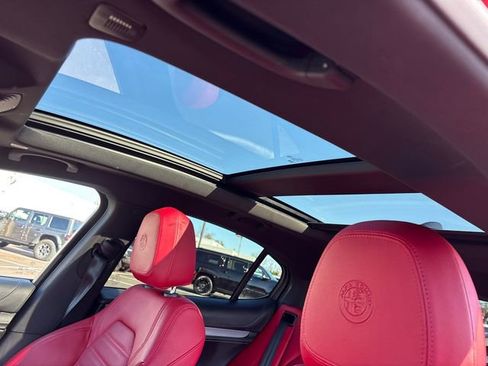 Used 2024 Alfa Romeo Stelvio Veloce image 14
