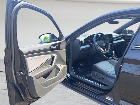 Used 2025 Volkswagen Jetta GLI Autobahn FWD image 21