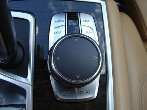 Used 2017 BMW 750i xDrive image 30