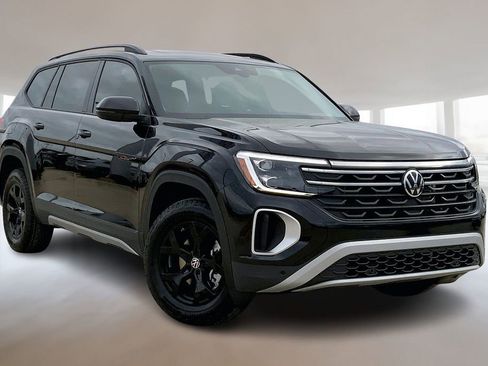 New 2026 Volkswagen Atlas Peak Edition image 2