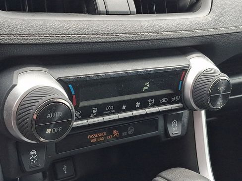 Used 2021 Toyota RAV4 XLE AWD/4WD image 15