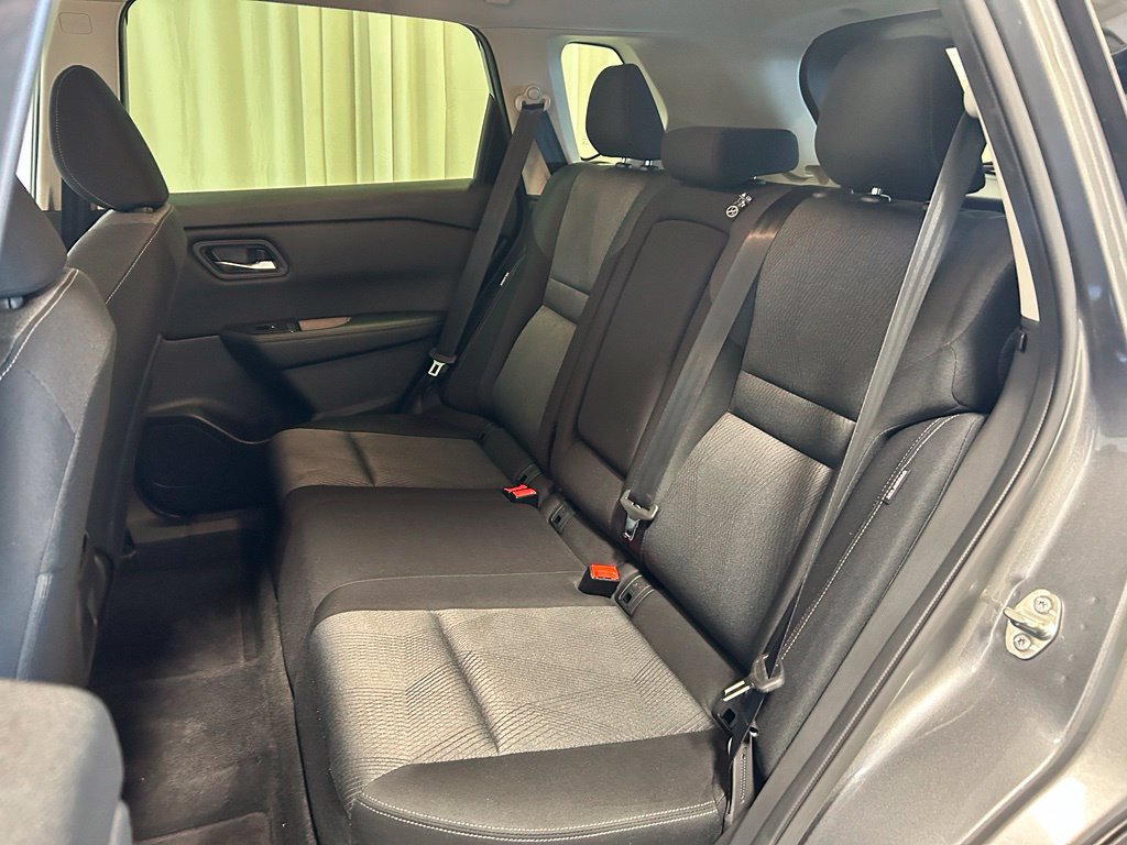 Used 2024 Nissan Rogue SV AWD/4WD image 7