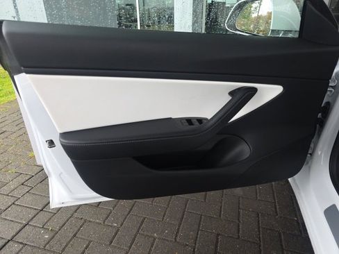 Used 2018 Tesla Model 3 Long Range image 18