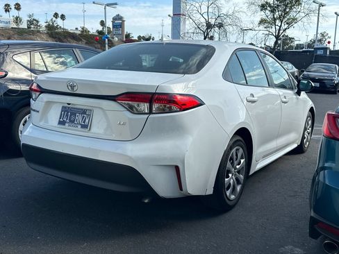 Used 2025 Toyota Corolla LE FWD image 3