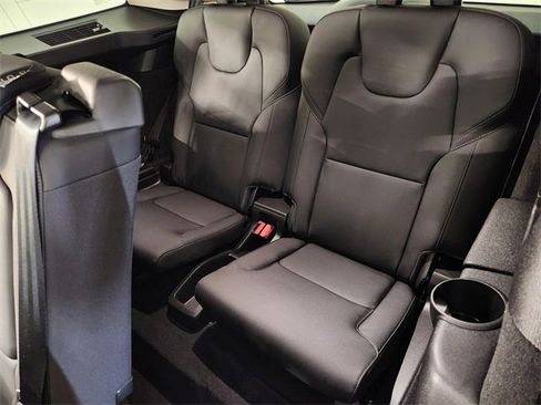 Used 2025 Volvo XC90 B5 Plus image 32