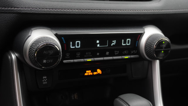 Used 2025 Toyota RAV4 LE AWD/4WD image 22