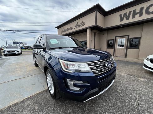 Used 2017 Ford Explorer XLT w/ Equipment Group 202A image 7