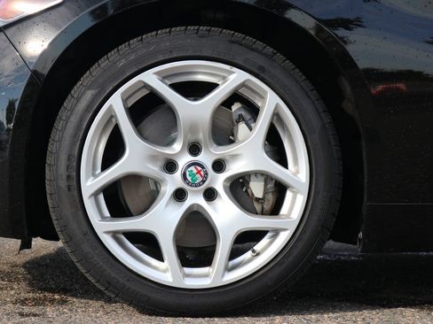 Used 2019 Alfa Romeo Giulia Ti AWD/4WD image 44