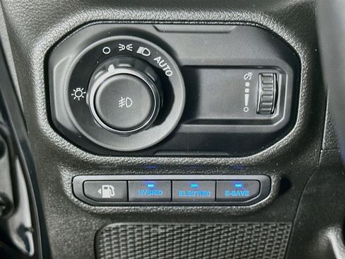 Used 2023 Jeep Wrangler Unlimited Sahara w/ Dual Top Group AWD/4WD image 16