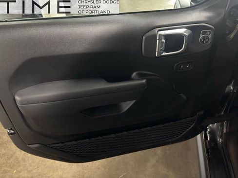 New 2025 Jeep Gladiator Rubicon w/ Safety Group image 12