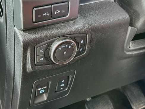 Used 2018 Ford F150 Lariat w/ Equipment Group 502A Luxury AWD/4WD image 10