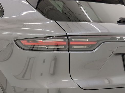 Used 2021 Porsche Cayenne image 13