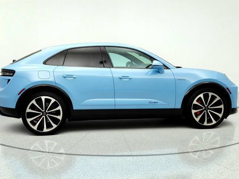 Used 2025 Porsche Macan Turbo Electric AWD/4WD image 4