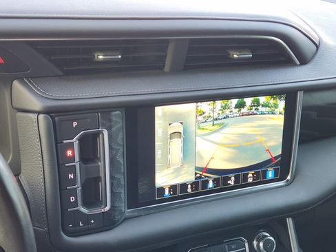 Used 2022 GMC Yukon XL Denali AWD/4WD image 11