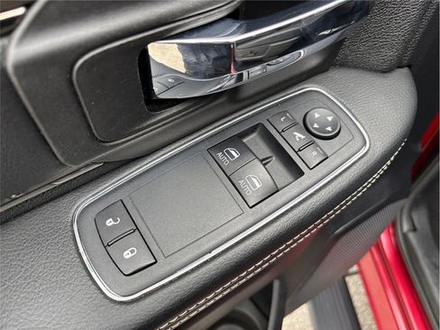 Used 2014 RAM 1500 R/T w/ Convenience Group image 20