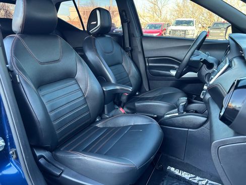 Used 2020 Nissan Kicks SR w/ SR Premium Package image 17