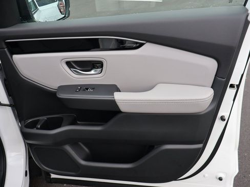 New 2025 Honda Pilot Touring image 11