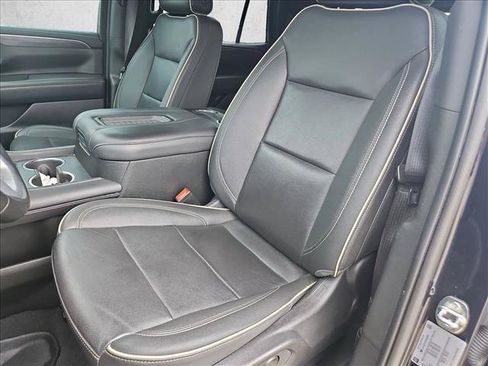 Used 2023 GMC Yukon SLT w/ SLT Luxury Package RWD image 10