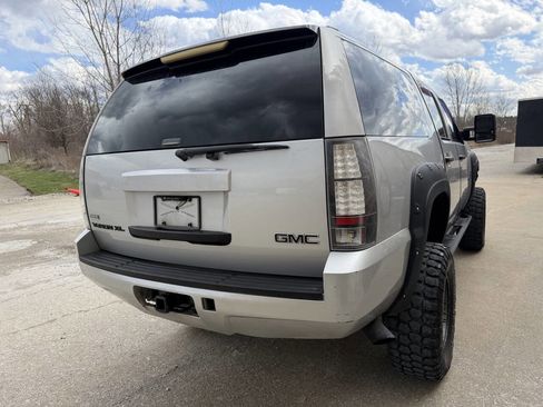 Used 2011 GMC Yukon XL SLE image 20