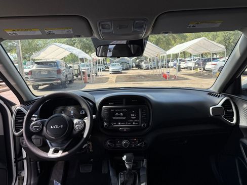 Used 2025 Kia Soul LX w/ LX Technology Package FWD image 30