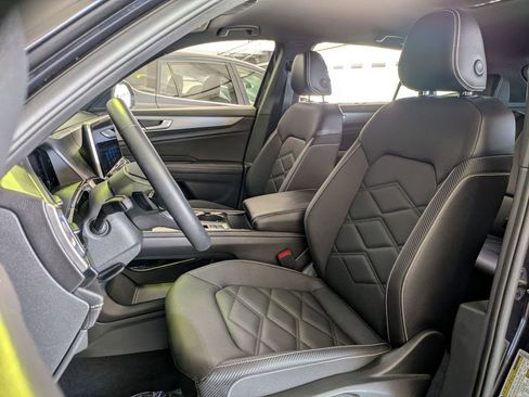 Used 2025 Volkswagen Atlas Cross Sport SE AWD/4WD image 23