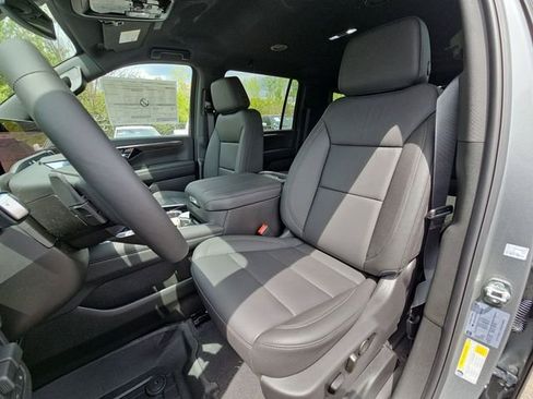 New 2026 Chevrolet Suburban LT w/ Comfort Package AWD/4WD image 20