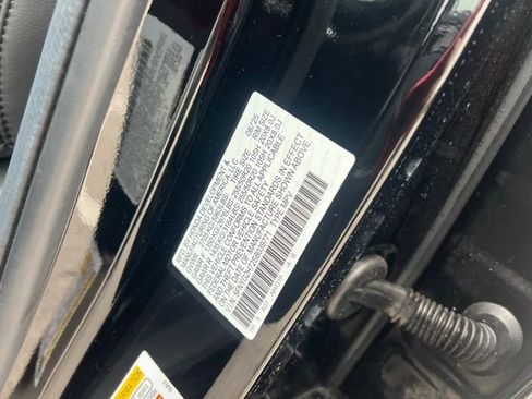 New 2025 Honda Pilot Touring image 38