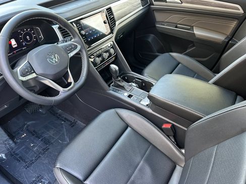 Used 2023 Volkswagen Atlas Cross Sport SE FWD image 9