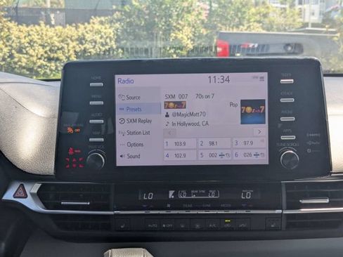 Used 2024 Toyota Sienna XLE FWD image 18