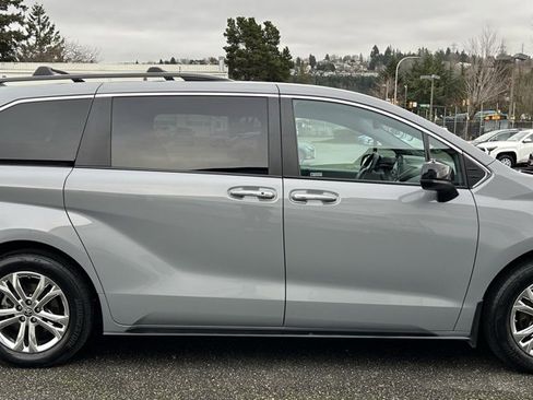 Certified 2023 Toyota Sienna XSE image 4