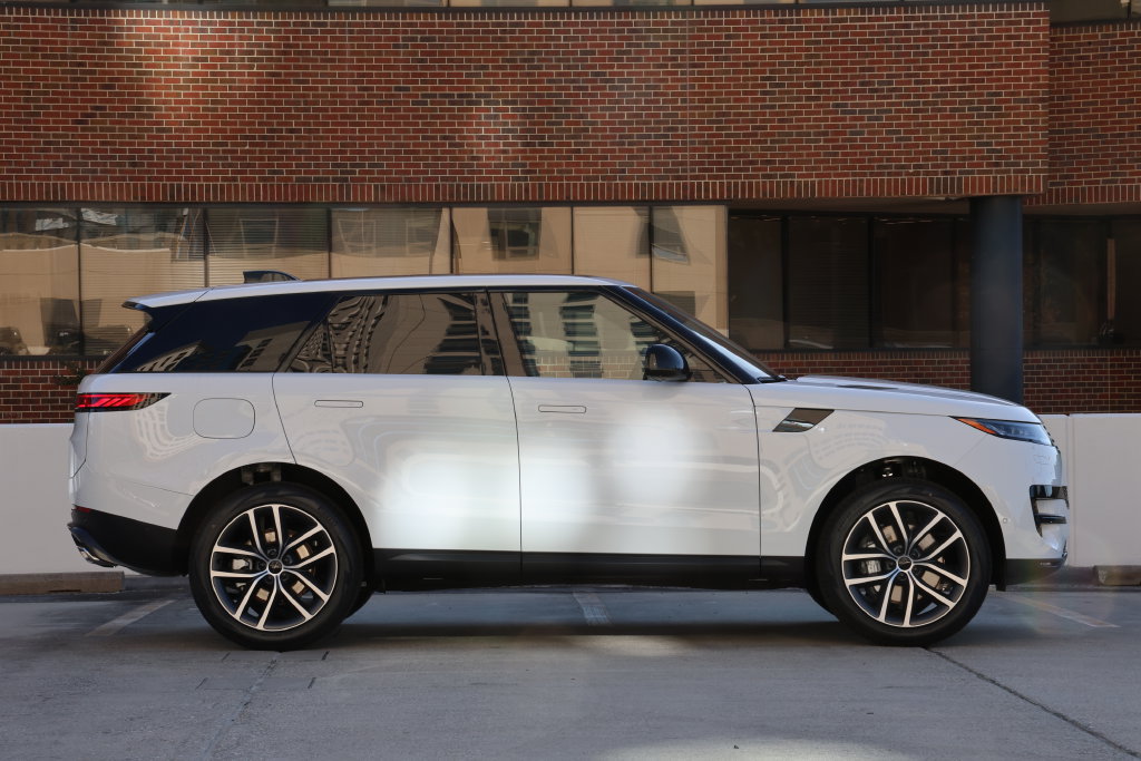 New 2027 Land Rover Range Rover Sport SE AWD/4WD image 4