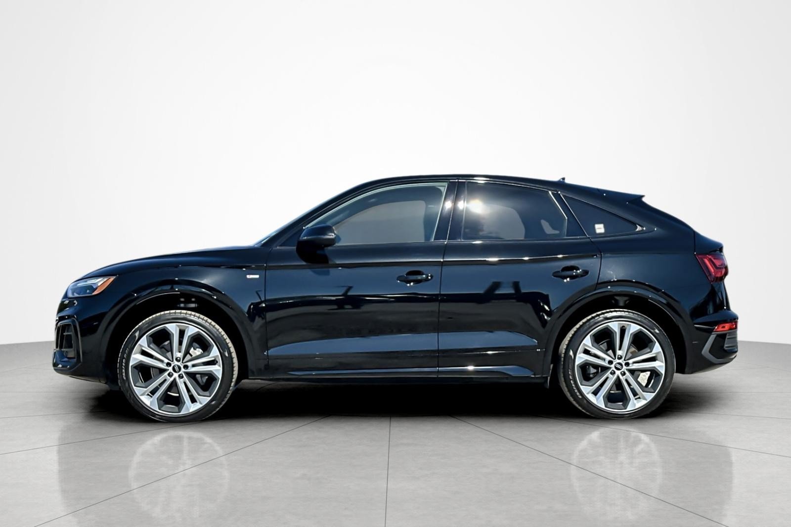 Used 2023 Audi Q5 2.0T Premium Plus w/ Premium Plus Package AWD/4WD image 2
