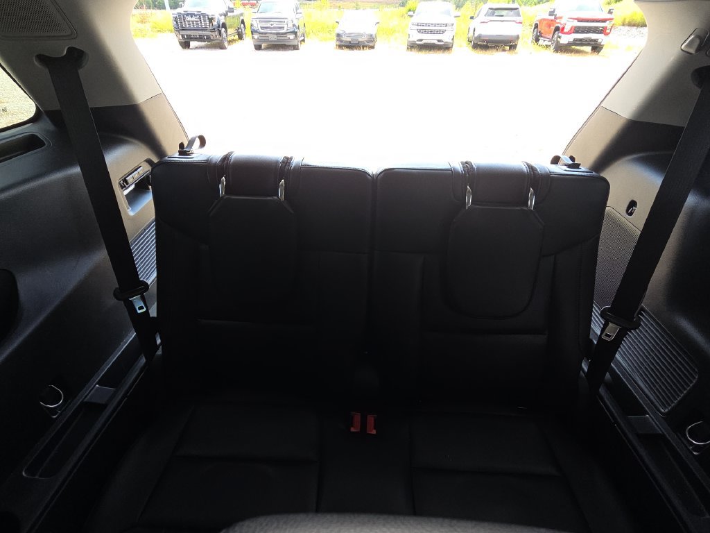 Used 2022 Ford Explorer Limited w/ Equipment Group 301A AWD/4WD image 14