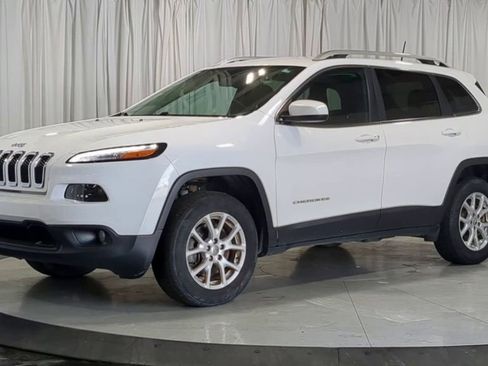 Used 2017 Jeep Cherokee Latitude w/ Comfort/Convenience Group AWD/4WD image 5
