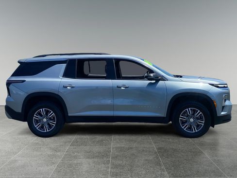 Used 2024 Chevrolet Traverse LT AWD/4WD image 6