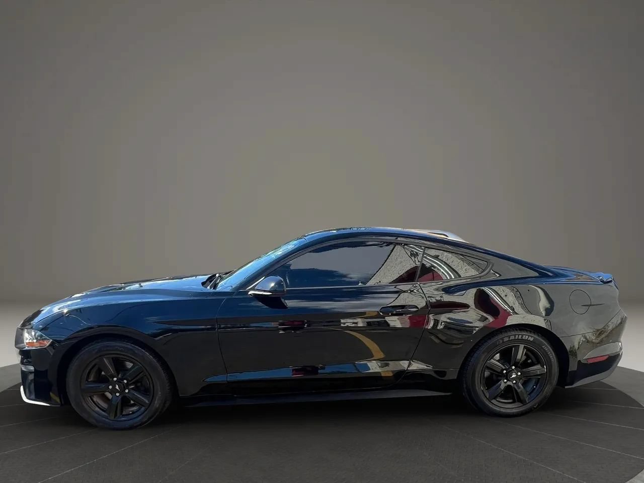 Used 2018 Ford Mustang Coupe RWD image 8