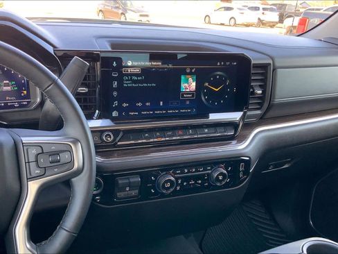 Used 2025 Chevrolet Silverado 1500 LT image 6