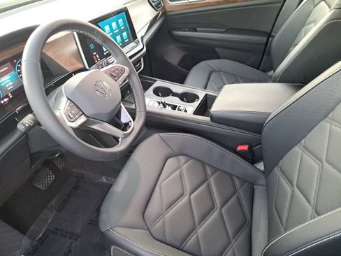 Certified 2024 Volkswagen Atlas SE image 16
