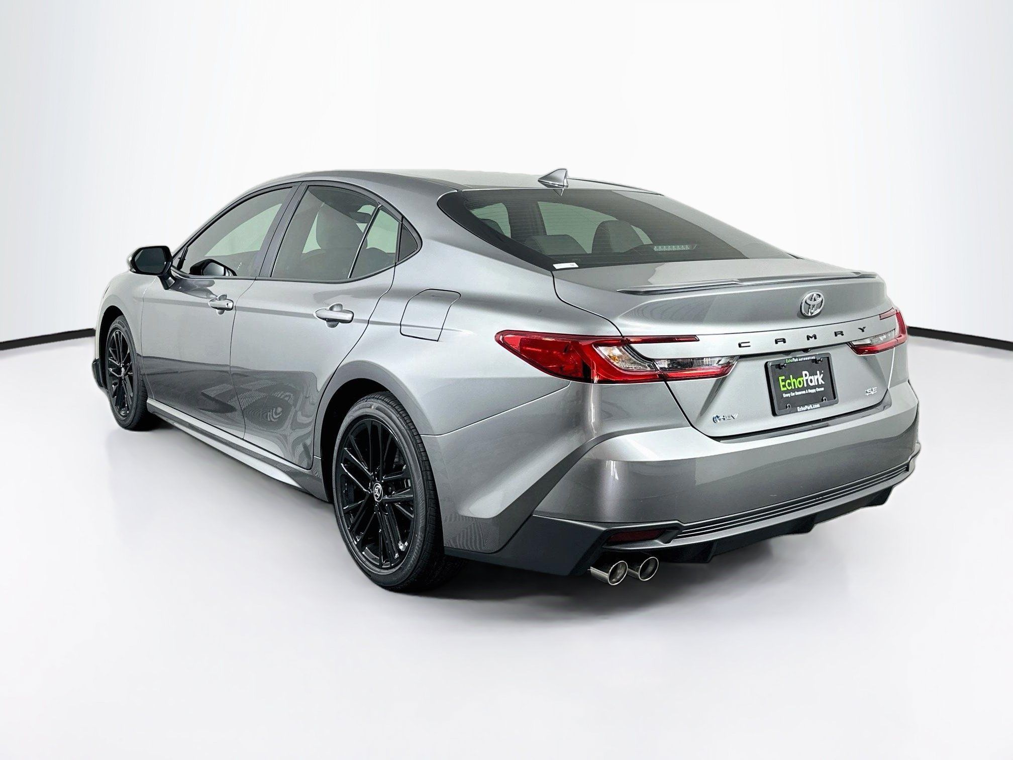 Used 2026 Toyota Camry SE FWD image 5