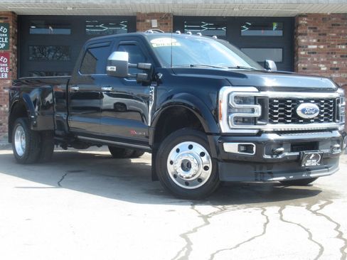 Used 2023 Ford F450 Platinum AWD/4WD image 2