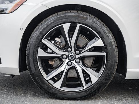 Used 2024 Volvo S60 B5 Plus image 17