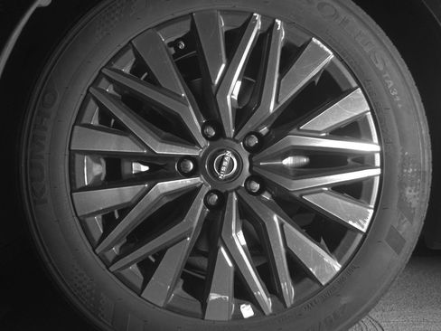 Used 2025 Nissan Altima 2.5 SV image 12